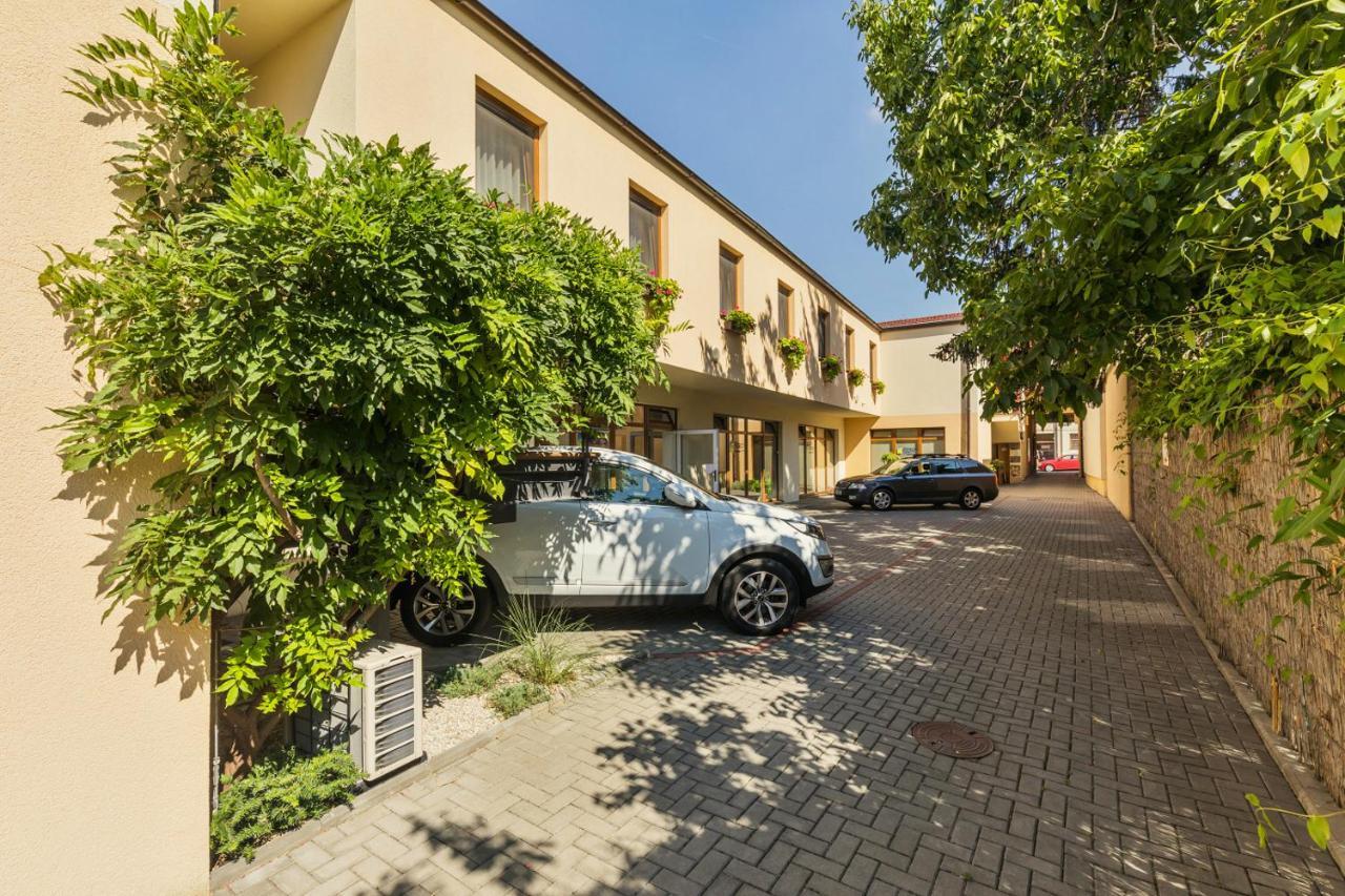 Penzion & Vinny Bar Regio Kujov Dış mekan fotoğraf